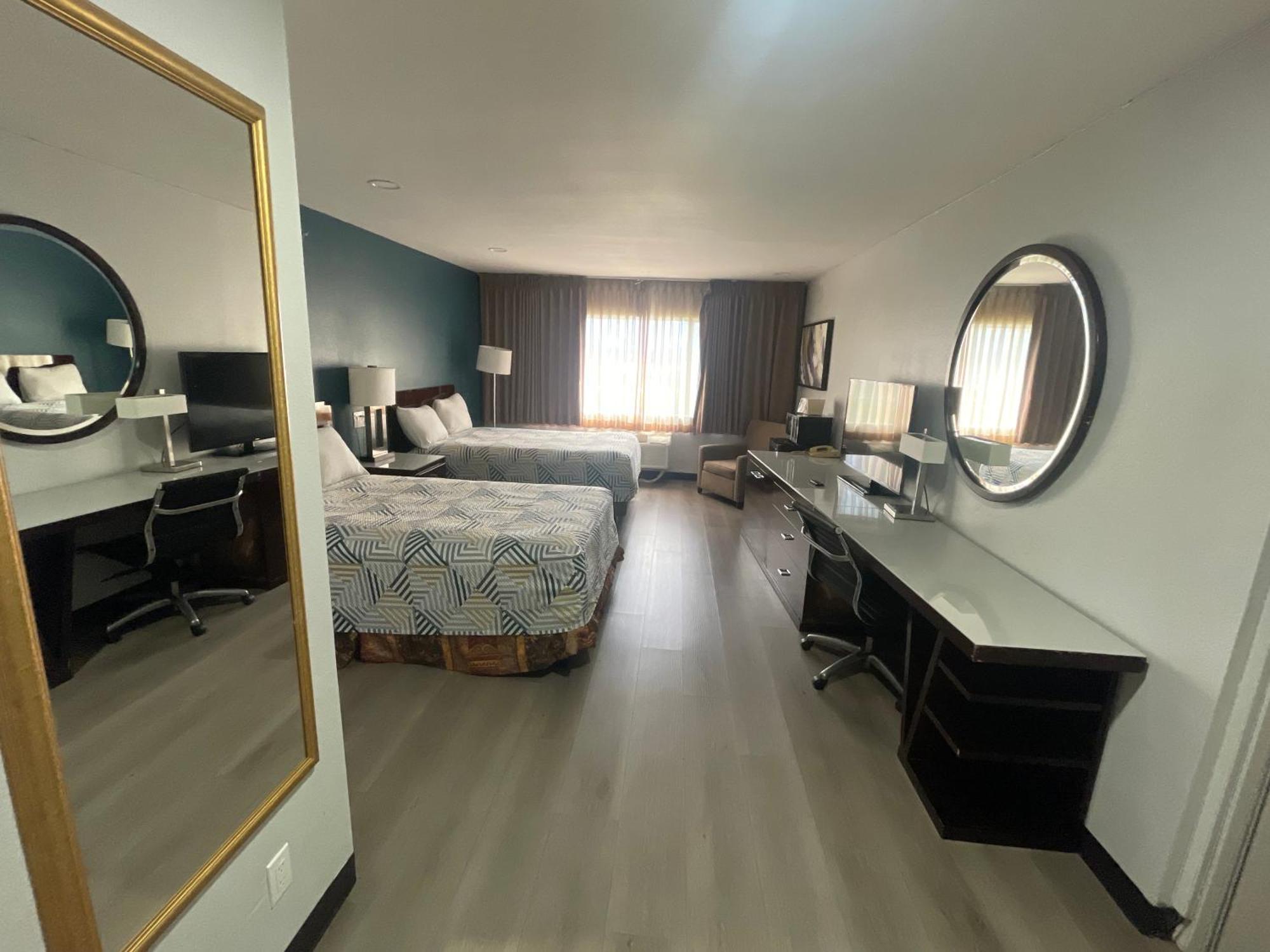 Portside & Hotel