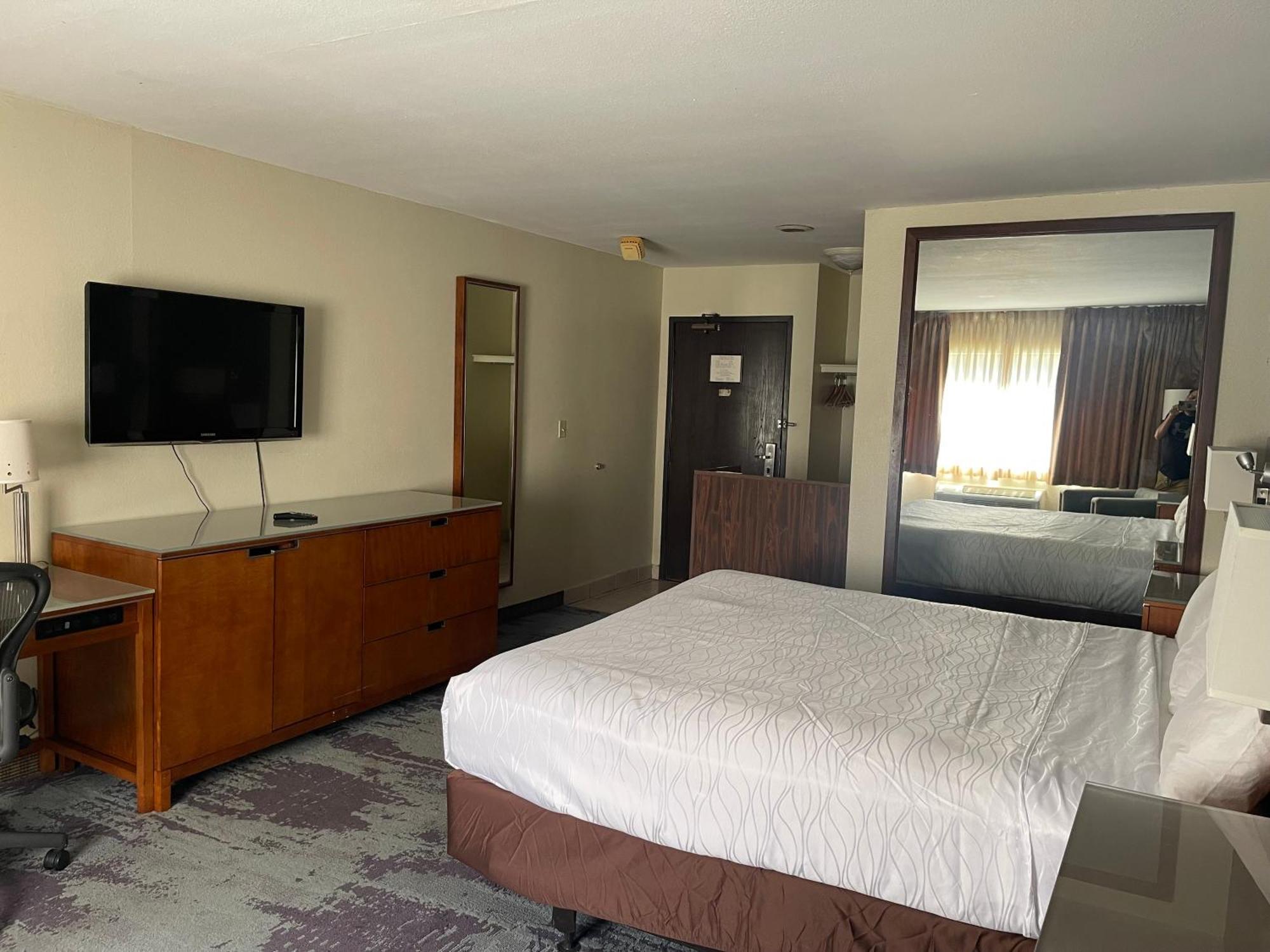 Hotel Portside &