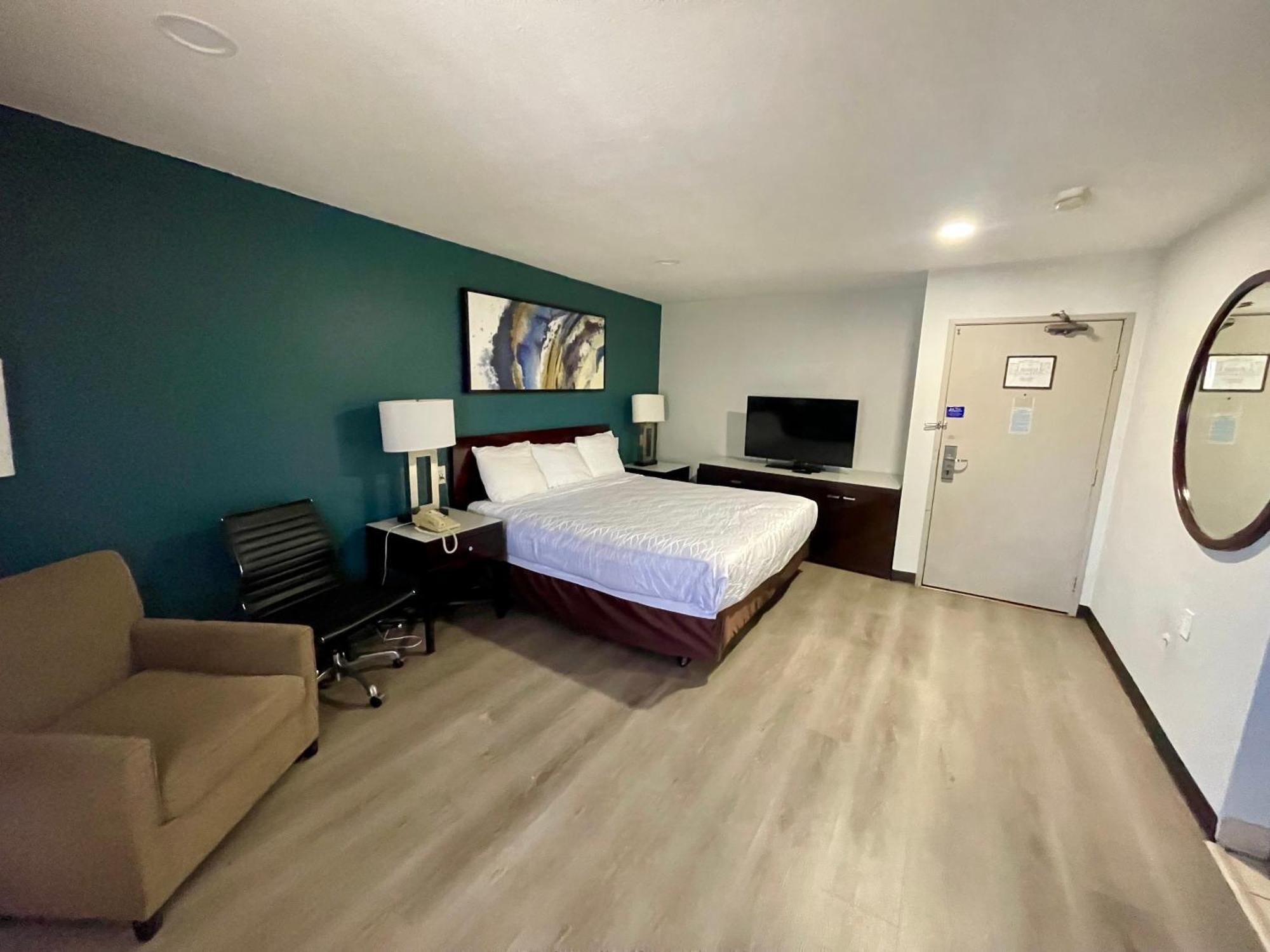 Hotel Portside &