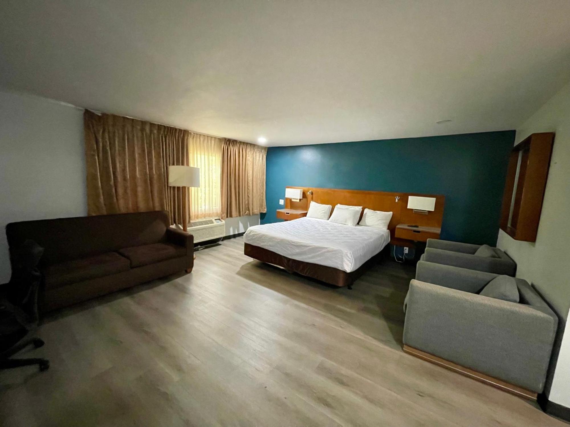 Hotel Portside &