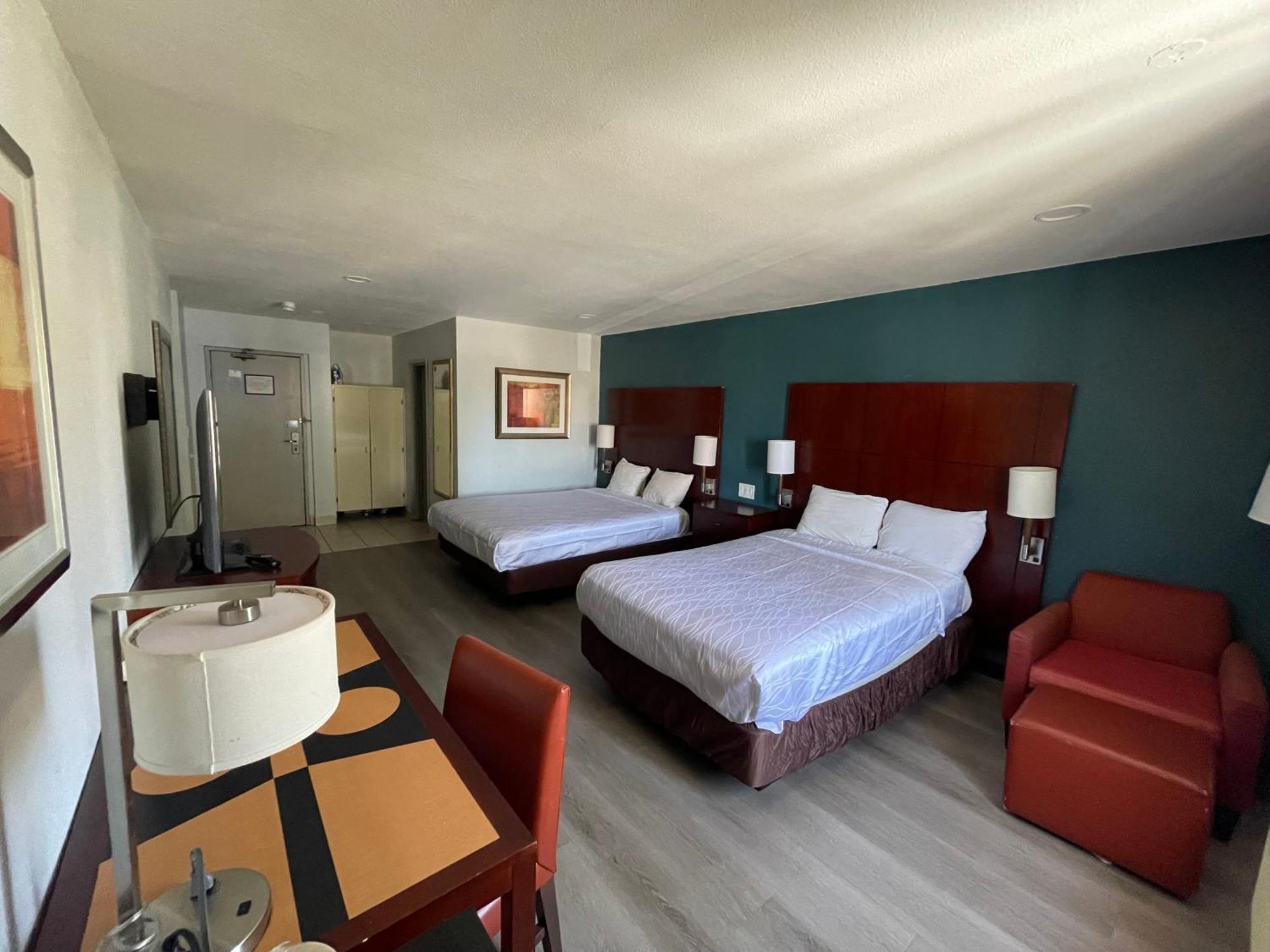 Hotel Portside & 2*