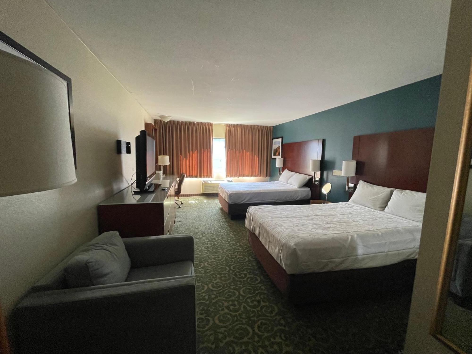 Hotel Portside & 2*