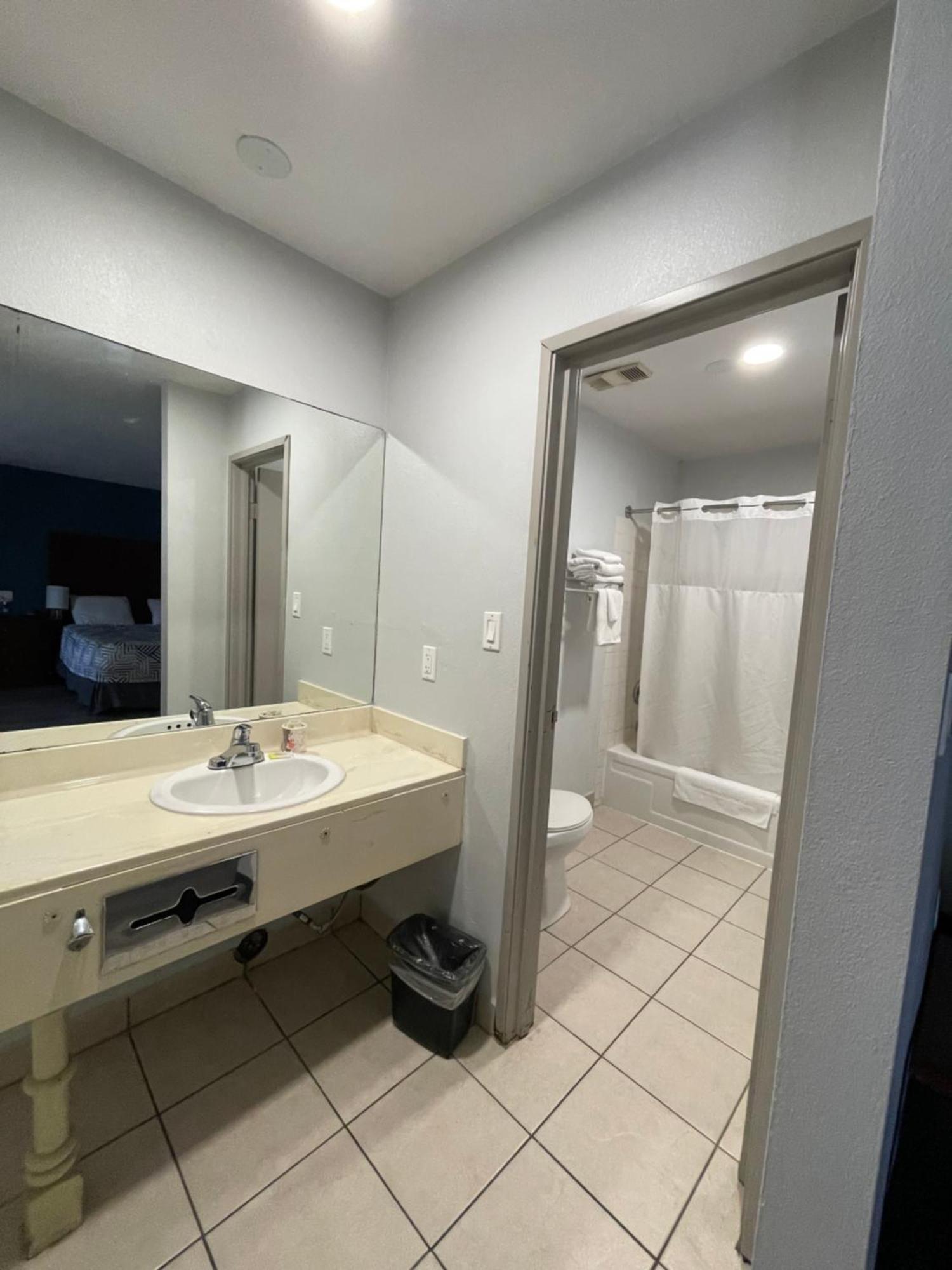 Hotel Portside &