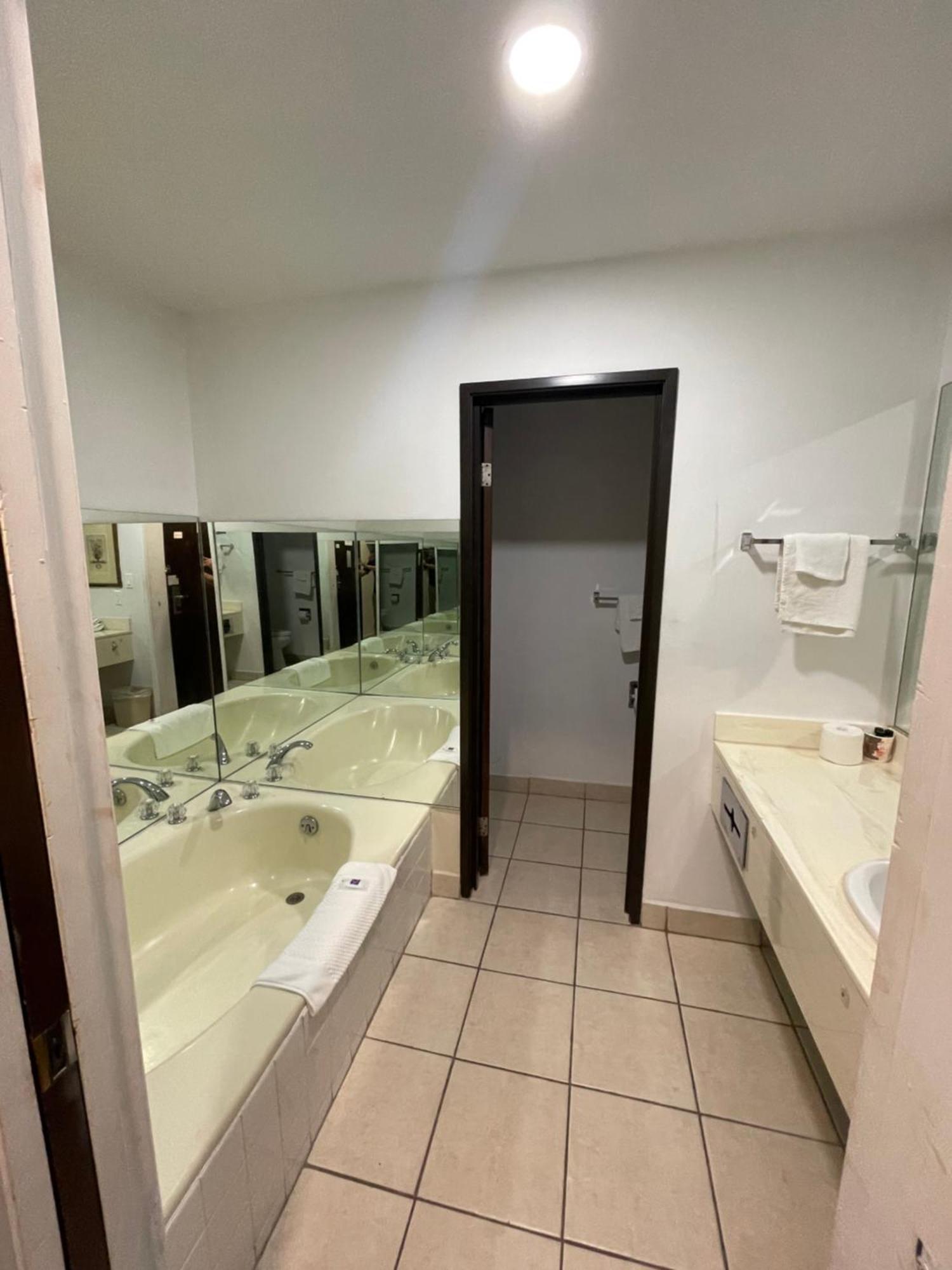 Hotel Portside &